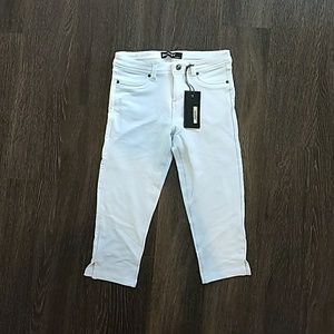 Poplooks stretch white capris. Size L.